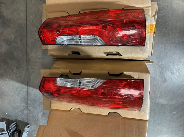 Задняя левая фара A9108200200 MERCEDES