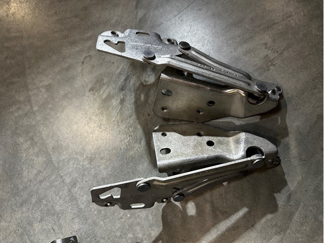 MERCEDES A9108803000 Петля капота левая в наличии Каменское