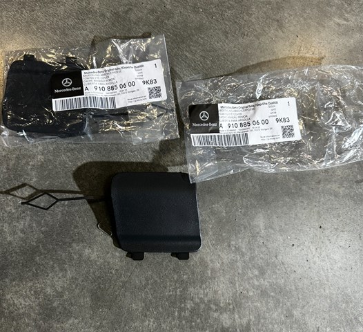 MERCEDES A9108850600 Заглушка бампера буксировочного крюка передняя в наличии Тернополь