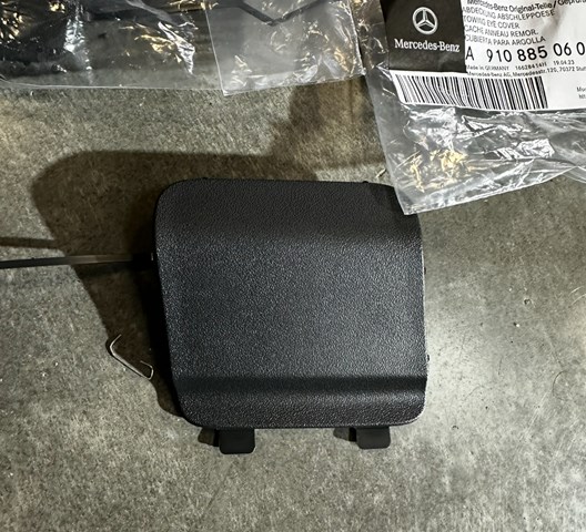 A9108850600 MERCEDES Заглушка буксировочного крюка купить в Ровно