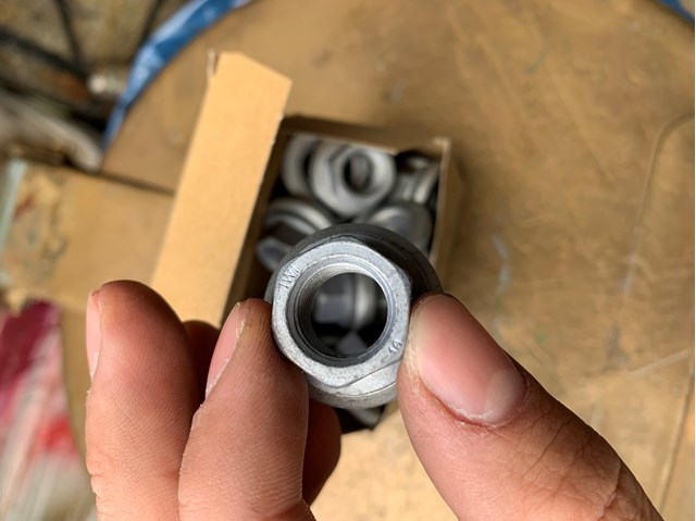 VAG WHT000889 Гайки колесные в наличии Чернигов