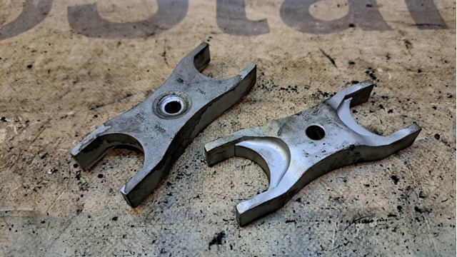 03L130216A VAG Кронштейн крепления форсунки купить в Львов