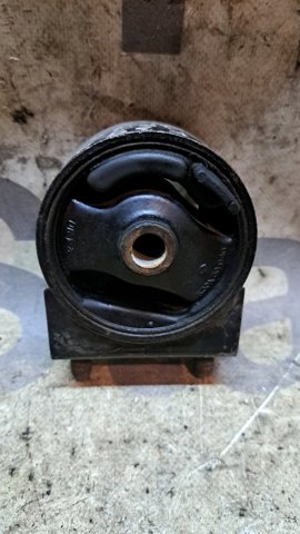 HYUNDAI 0K30F39050A Передняя опора двигателя в наличии Черкассы