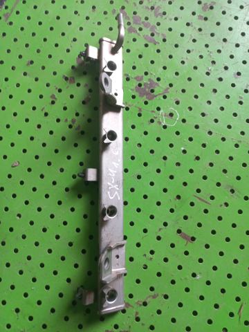 1573086G00 SUZUKI Распределитель топлива (рампа) купить в Николаев