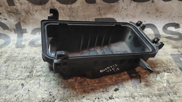 Корпус воздушного фильтра, нижняя часть 177010D041 TOYOTA