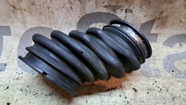 Патрубок воздушный выход воздушного фильтра 1867912 FORD