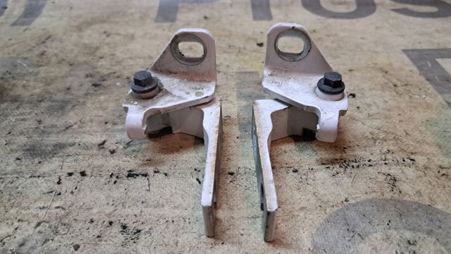 FORD 1879656 Петля двери передней правой в наличии Одесса