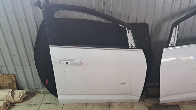 FORD 1879660 Дверь передняя правая в наличии Харьков