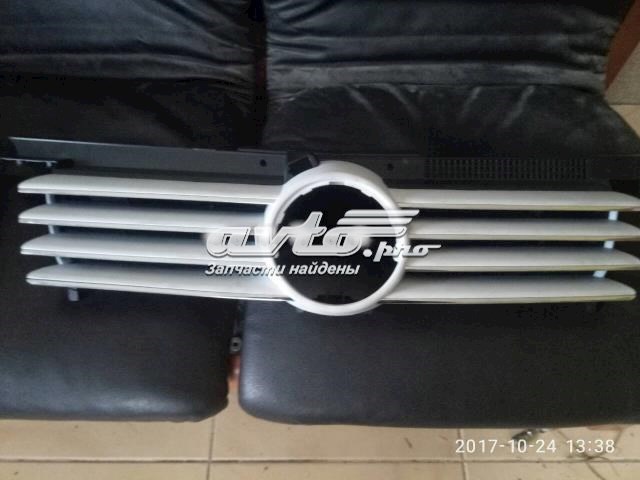 VAG 1J5853651LGRU Решетка радиатора в наличии Каменское