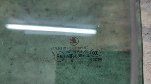 VAG 1Z9845206A Стекло двери задней правой в наличии Винница