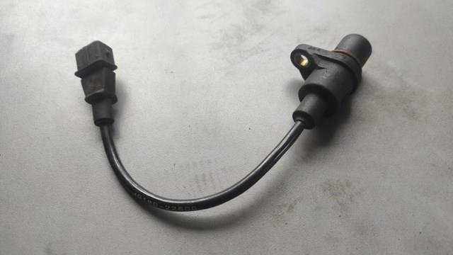 HYUNDAI 3918022600 Датчик коленвала в наличии Украина