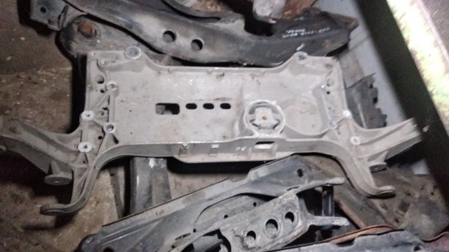 Поперечина передней подвески Volkswagen Passat B7