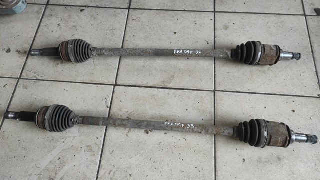 Полуось задняя 4233042050 TOYOTA