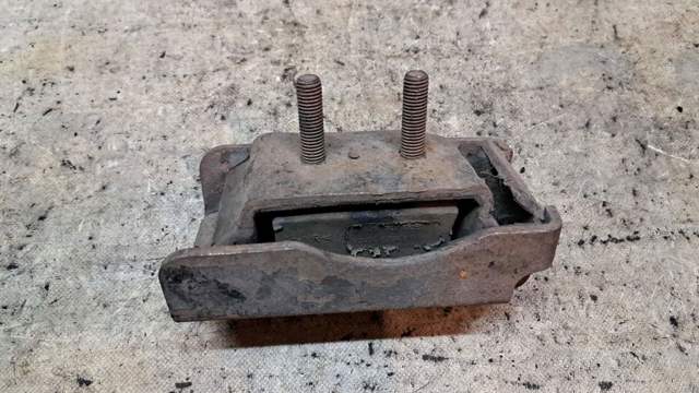 Подушка (опора) двигателя, левая 504046294 IVECO
