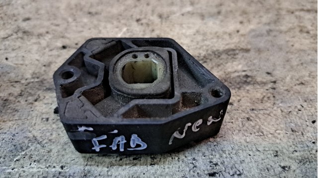 5J0121367A VAG Подушка радиатора кондиционера нижняя купить в Ужгород