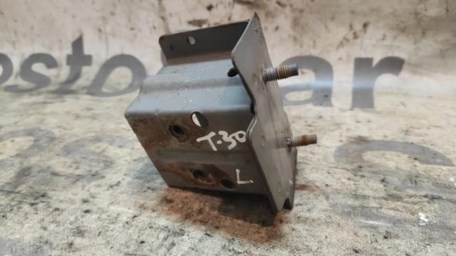622118H700 NISSAN Кронштейн усилителя переднего бампера купить в Николаев