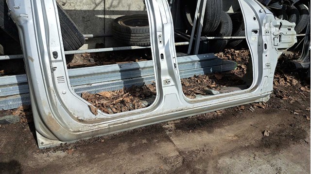 NISSAN 76424EB331 Порог внешний правый в наличии Винница