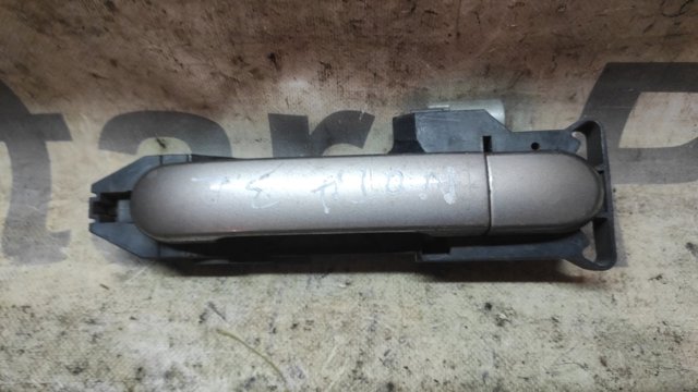 826119U01A NISSAN Держатель наружной ручки двери задней левой купить в Кривой Рог