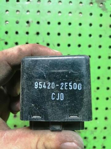 HYUNDAI 954202E500 Реле дворников в наличии Ирпень