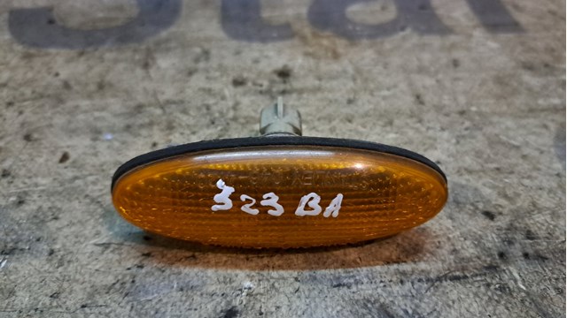 Повторитель поворота на крыле B01W51120 MAZDA
