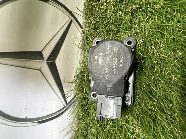 Привод заслонки печки A2038201642 MERCEDES
