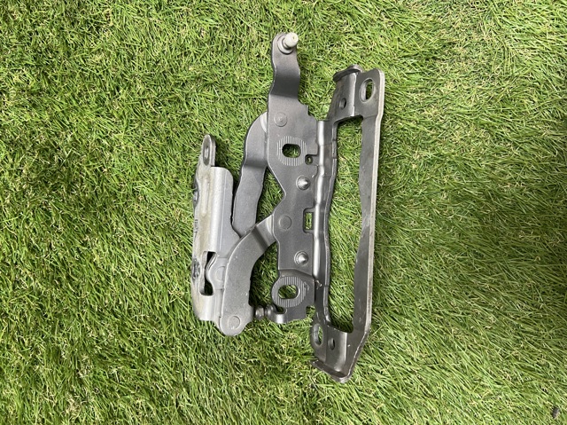 Завеса капота правая A2048800828 MERCEDES