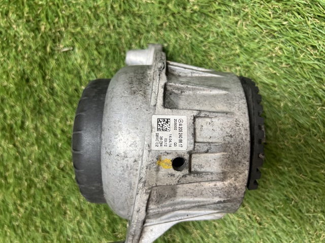 Левая подушка двигателя A2052406617 MERCEDES