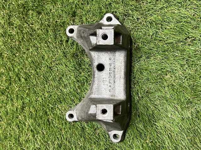 Кронштейн подушки КПП A2112420340 MERCEDES