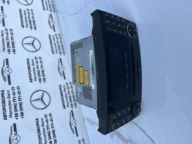 Магнитола (радио AM/FM) A2118209889 MERCEDES