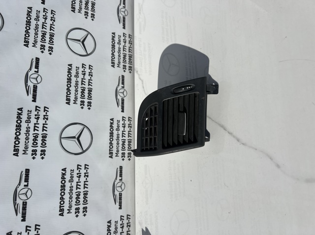 Решетка воздуховода левая A2118301154 MERCEDES