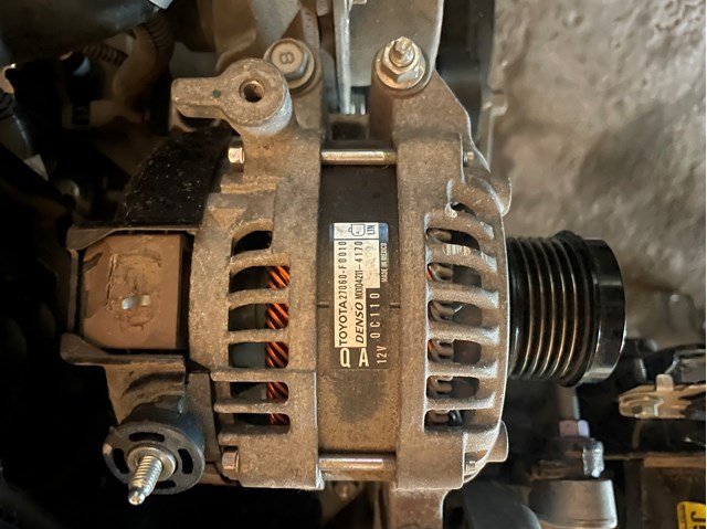 TOYOTA 27060F0010 Генератор в наличии Черкассы