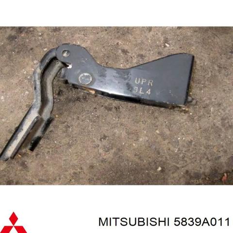 Кронштейн запасного колеса 5839A011 MITSUBISHI