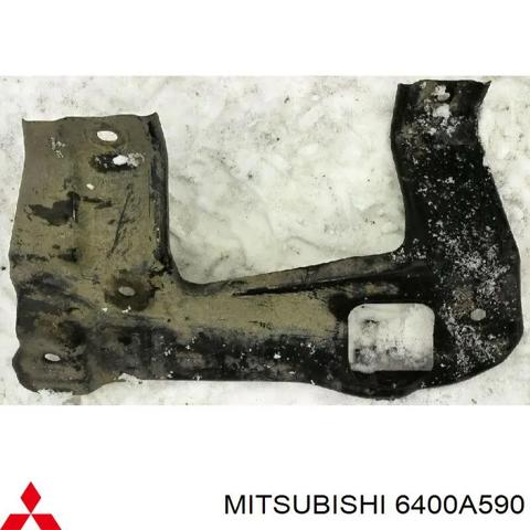 Кронштейн бампера переднего, внешний правый 6400A590 MITSUBISHI