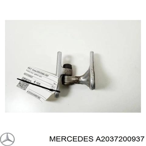 Шарнир передней левой двери A2037200937 MERCEDES