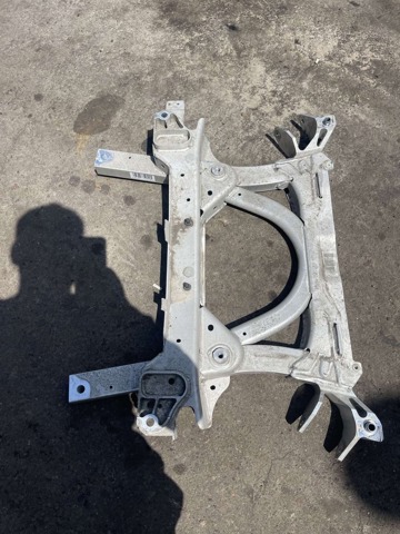 Передняя балка 31106857710 BMW