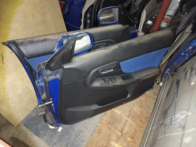 Пассажирская передняя дверь 60009FE000 SUBARU