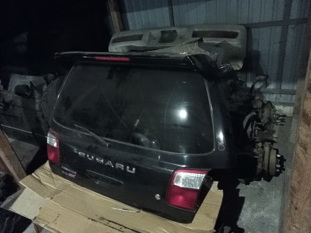 Дверь задняя багажная 61701FC100 SUBARU
