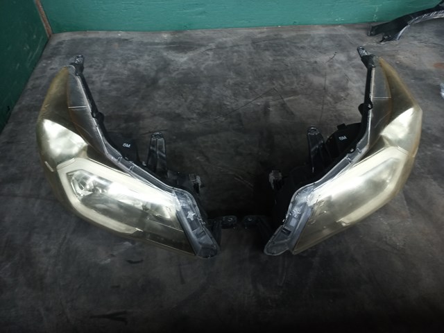 84001SG020 SUBARU Правая фара купить в Житомир