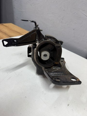 1237237190 TOYOTA Левая подушка двигателя купить в Черкассы