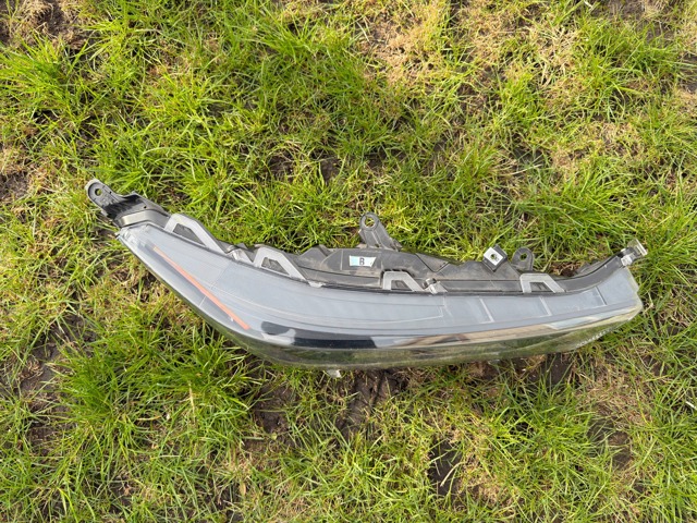 811100R152 TOYOTA Правая фара купить в Сумы