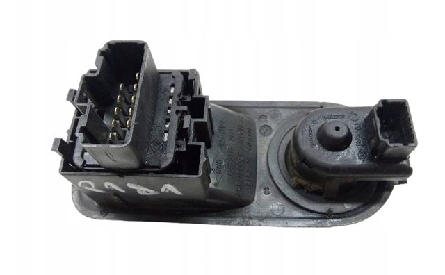 RENAULT 8200011867 Кнопочный блок управления стеклоподъемником передний левый в наличии Каменское