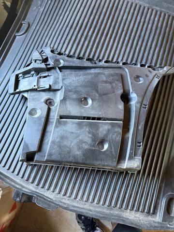 Кронштейн бампера заднего, правый 51127387300 BMW