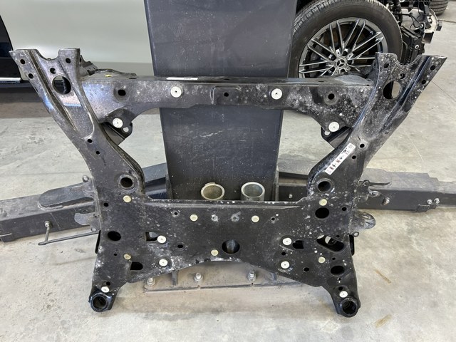 Подрамник передней подвески 31106891256 BMW