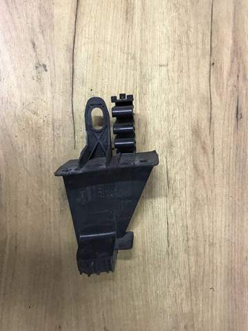 VAG 8W0807333A Кронштейн решетки радиатора в наличии Кривой Рог