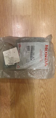 Левый кронштейн заднего бампера 71555TZ5A00 HONDA