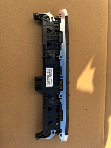 Блок кнопок центральной консоли 8V0925301AH VAG