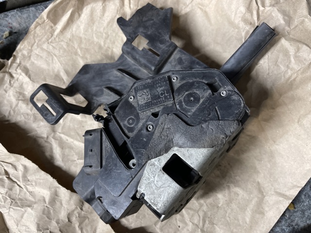 Замок передней пассажирской двери AE8A5421812BH FORD