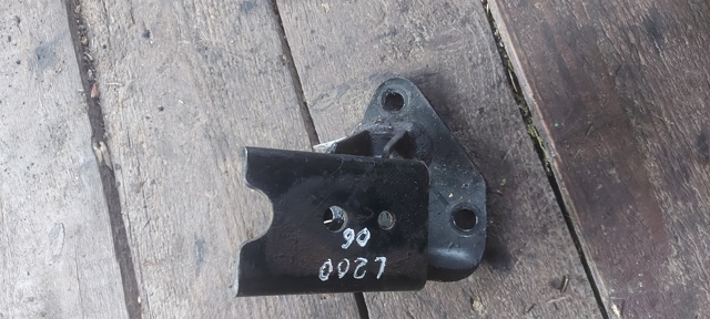 Кронштейн подушки (опоры) двигателя, левой 1091A079 MITSUBISHI
