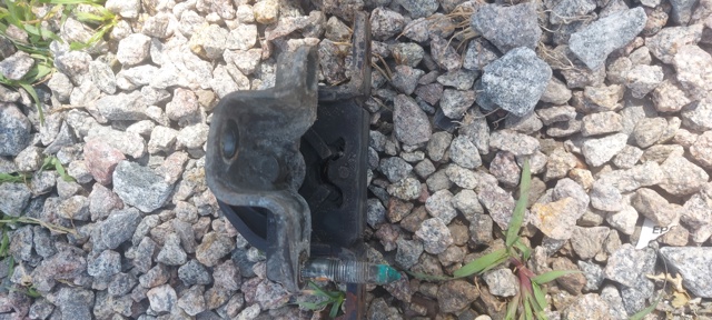 Правая опора двигателя 1121095F0A NISSAN