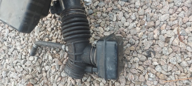 NISSAN 1657895F0B Впускной патрубок воздушного фильтра в наличии Черновцы